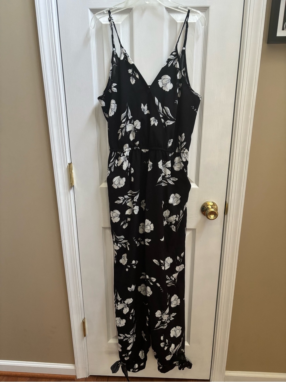 Ecowish Floral Black V-Neck Jumpsuit w/ Tie Ankles, Size L, EUC - Picture 2 of 4